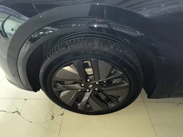 Li Auto L7 — Фото автомобиля 22
