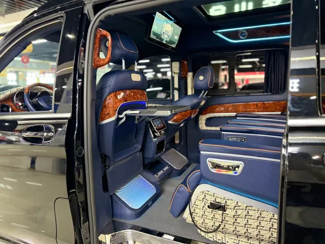 Mercedes-Benz V-Class — Фото автомобиля 11