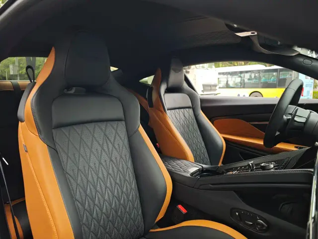 Aston Martin DB12 — Фото автомобиля 11