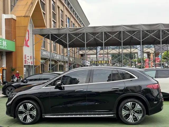 Mercedes-Benz EQE SUV — Фото автомобиля 3