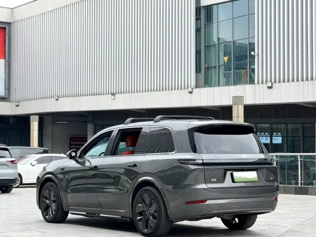 Li Auto L9 — Фото автомобиля 16