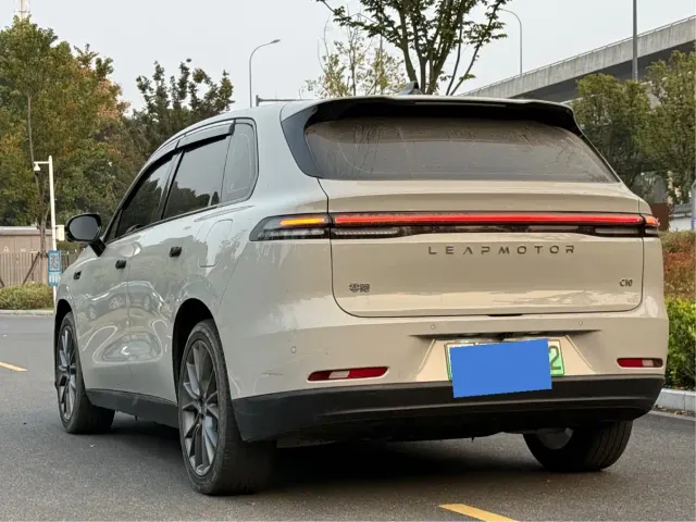 Leapmotor C10 — Фото автомобиля 6