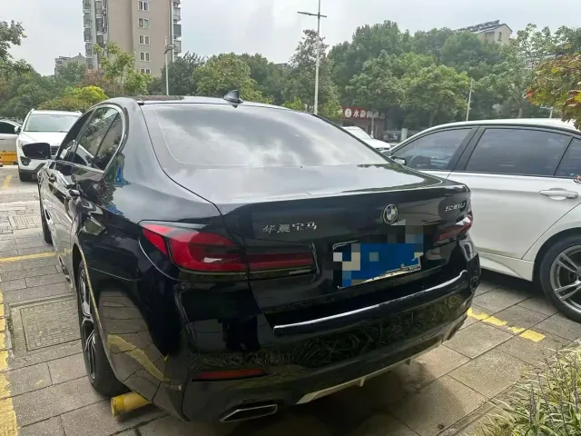 BMW 5 Series — Фото автомобиля 9
