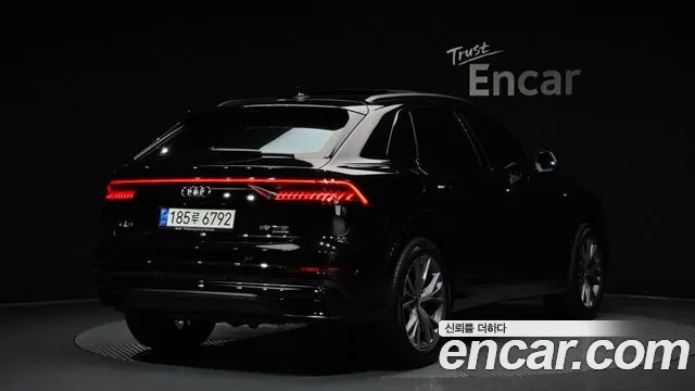 Audi Q8 55 TFSI quattro Premium — Фото автомобиля 2