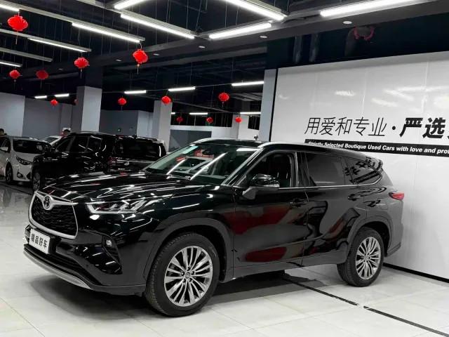 Фотография автомобиля — Toyota Highlander