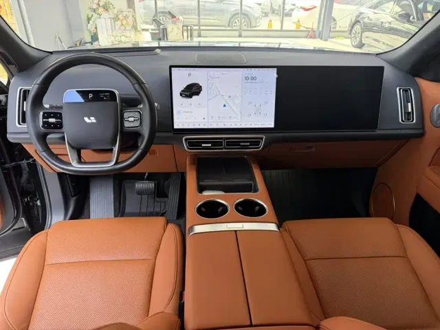 Li Auto L8 — Фото автомобиля 15