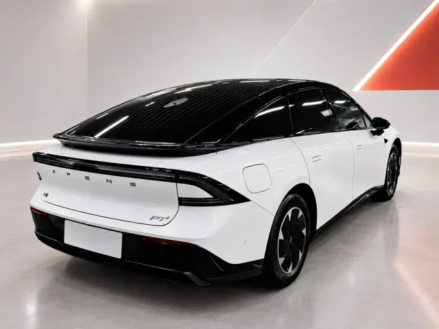 Xpeng P7+ — Фото автомобиля 6
