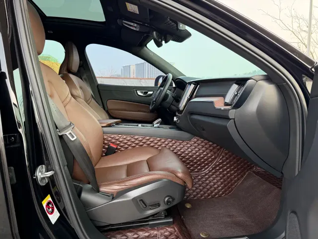 Volvo XC60 — Фото автомобиля 11