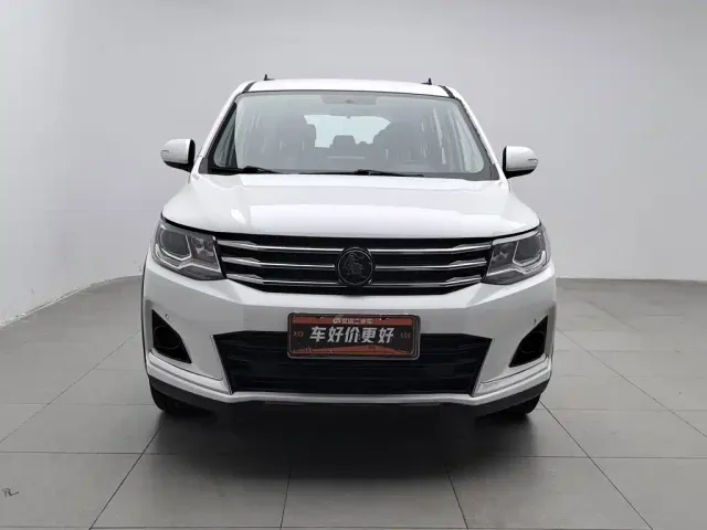 Forthing Fengxing SX6 — Фото автомобиля 3