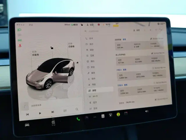 Tesla Model Y — Фото автомобиля 14