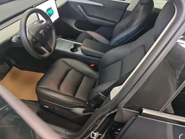 Tesla Model Y — Фото автомобиля 14