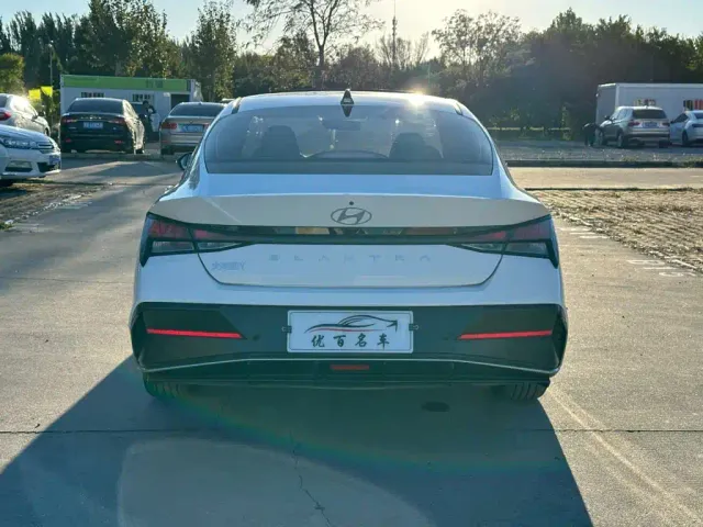 Hyundai Elantra — Фото автомобиля 5