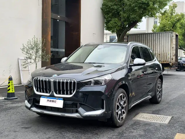 Фотография автомобиля — BMW X1