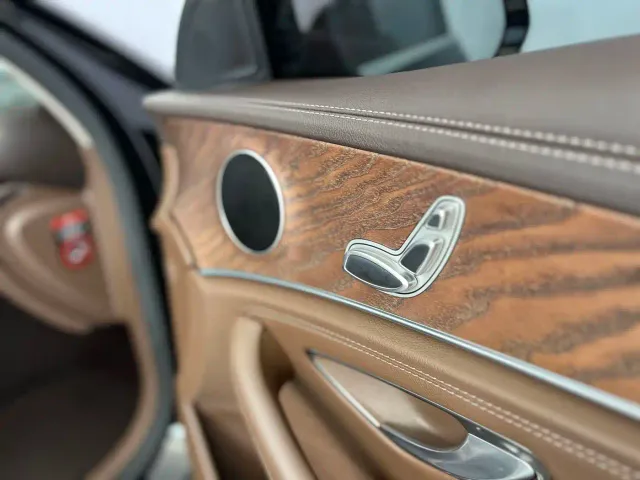 Mercedes-Benz E-Class — Фото автомобиля 15