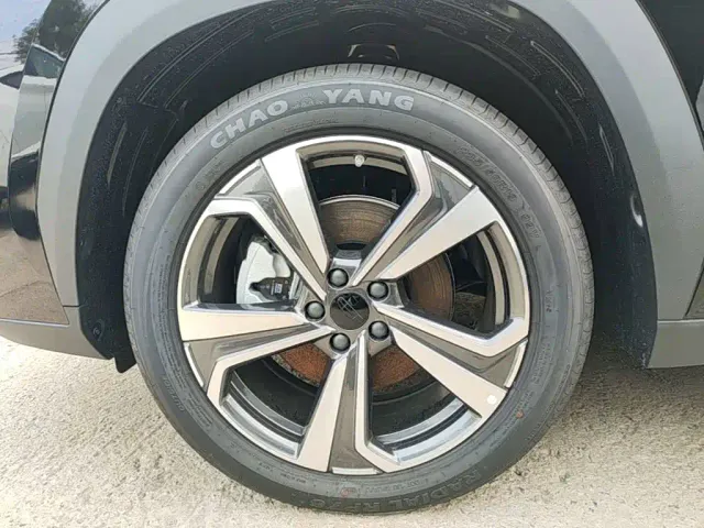 Geely Boyue L — Фото автомобиля 22