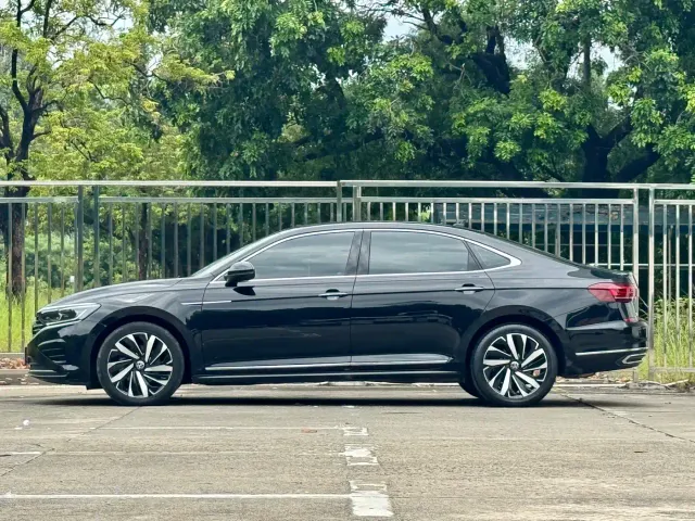 Volkswagen Passat — Фото автомобиля 4
