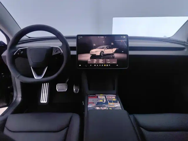 Tesla Model 3 — Фото автомобиля 12