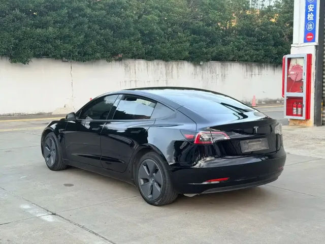 Tesla Model 3 — Фото автомобиля 11