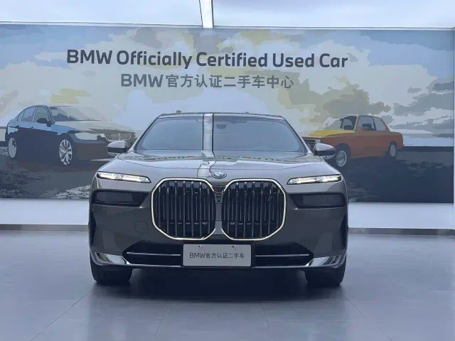 BMW i7 — Фото автомобиля 2