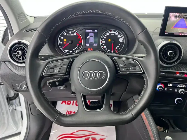 Audi Q2L — Фото автомобиля 9