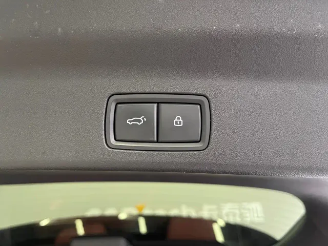 Li Auto L8 — Фото автомобиля 26