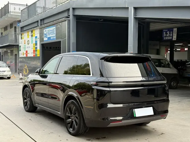 Li Auto L8 — Фото автомобиля 12