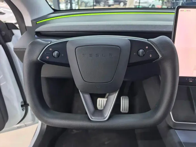 Tesla Model Y — Фото автомобиля 8