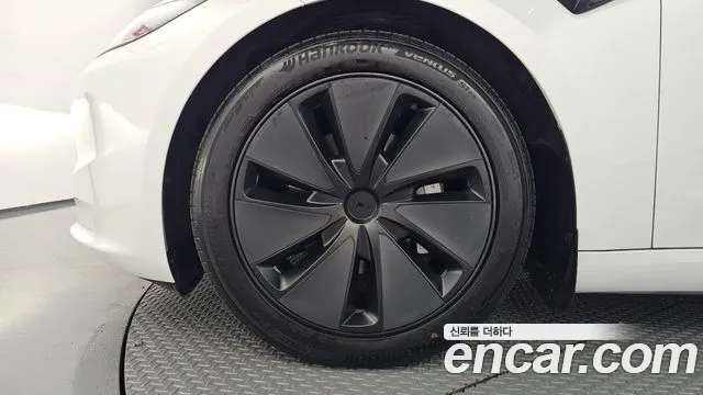 Tesla Model 3 — Фото автомобиля 5