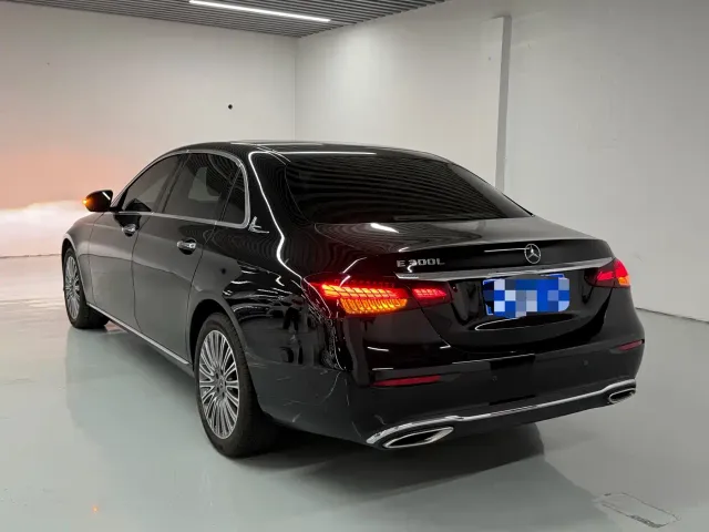 Mercedes-Benz E-Class — Фото автомобиля 5