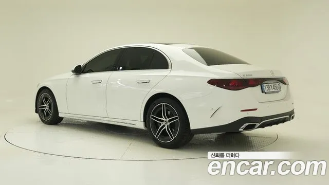 Mercedes-Benz E-Class — Фото автомобиля 2