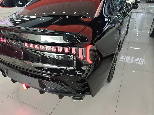 Lynk & Co 03 — Фото автомобиля 7