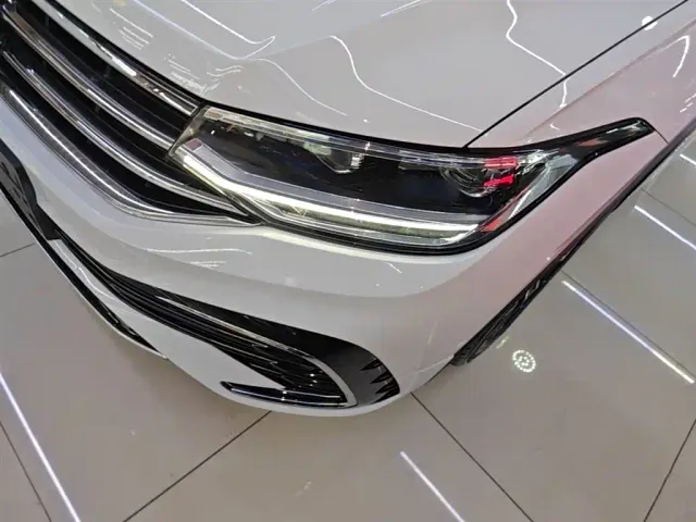 Volkswagen Tiguan L — Фото автомобиля 23