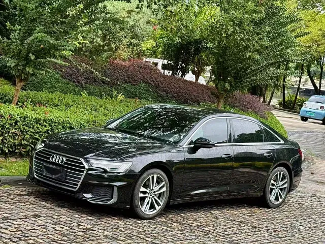 Фотография автомобиля — Audi A6L