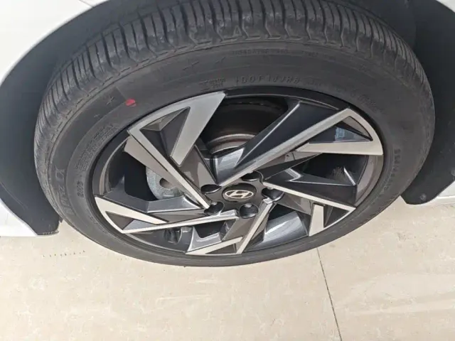 Hyundai Elantra — Фото автомобиля 22