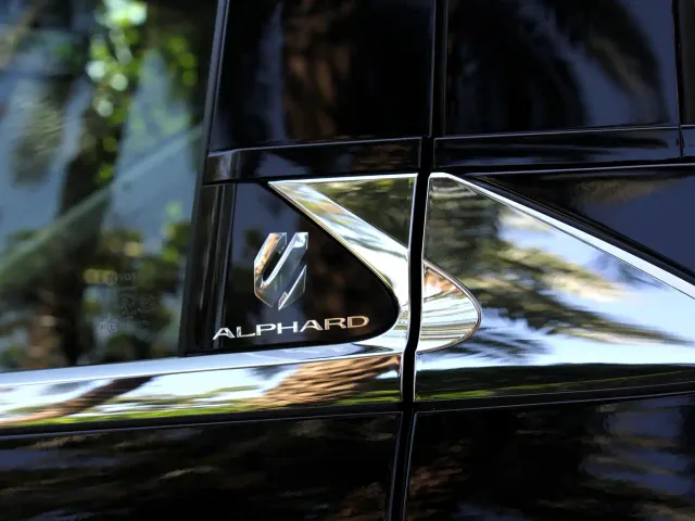 Toyota Alphard — Фото автомобиля 6