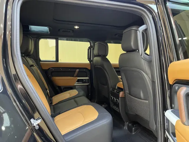 Land Rover Defender — Фото автомобиля 15