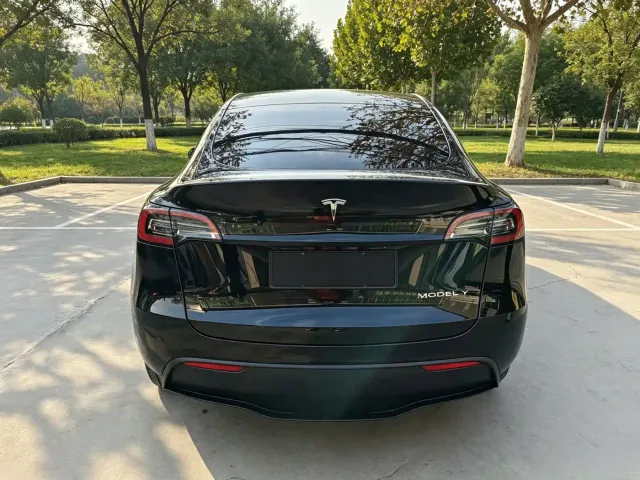 Tesla Model Y 2022 Rear-Wheel Drive Version — Фото автомобиля 5