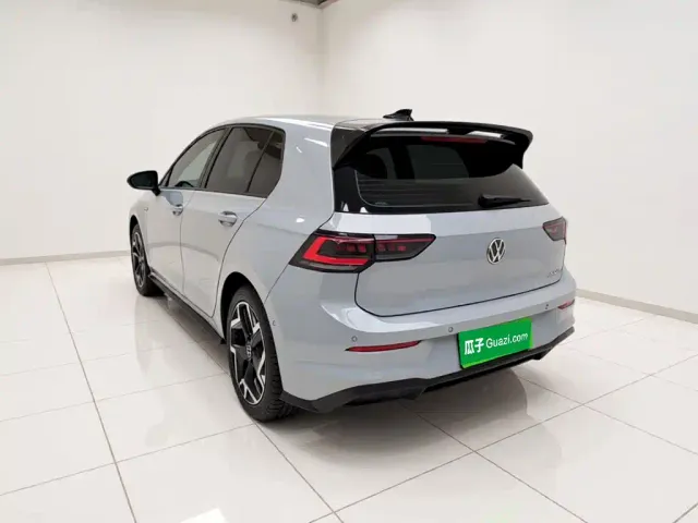 Volkswagen Golf — Фото автомобиля 4