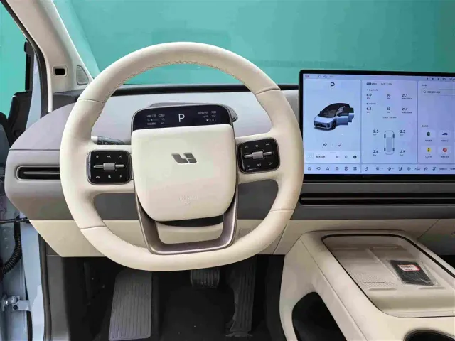 Li Auto i8 — Фото автомобиля 11