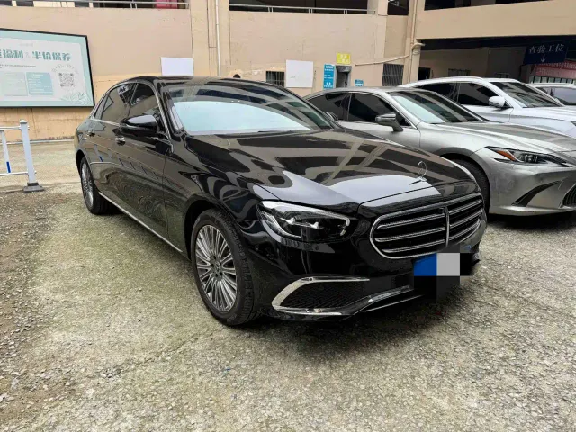 Mercedes-Benz E-Class — Фото автомобиля 3