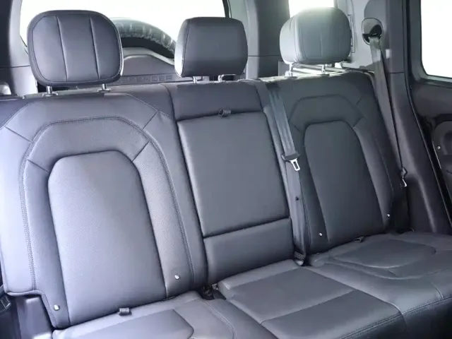 Land Rover Defender — Фото автомобиля 23