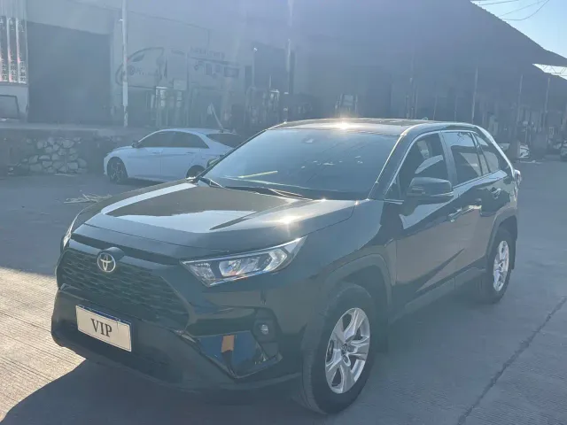 Фотография автомобиля — Toyota RAV4