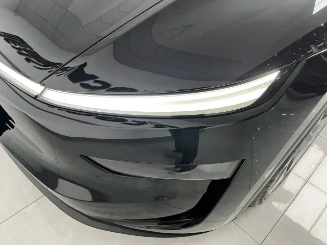 Tesla Model Y L — Фото автомобиля 5