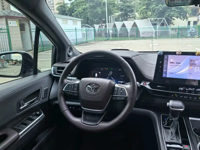 Toyota Sienna — Фото автомобиля 15