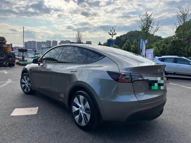 Tesla Model Y — Фото автомобиля 7