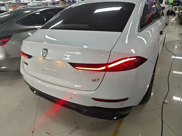 Roewe D7 — Фото автомобиля 5