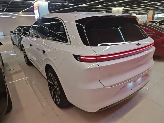 Li Auto L6 — Фото автомобиля 4