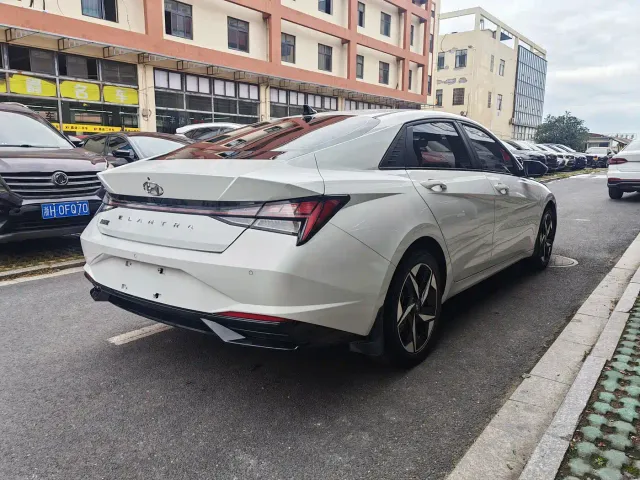 Hyundai Elantra — Фото автомобиля 6