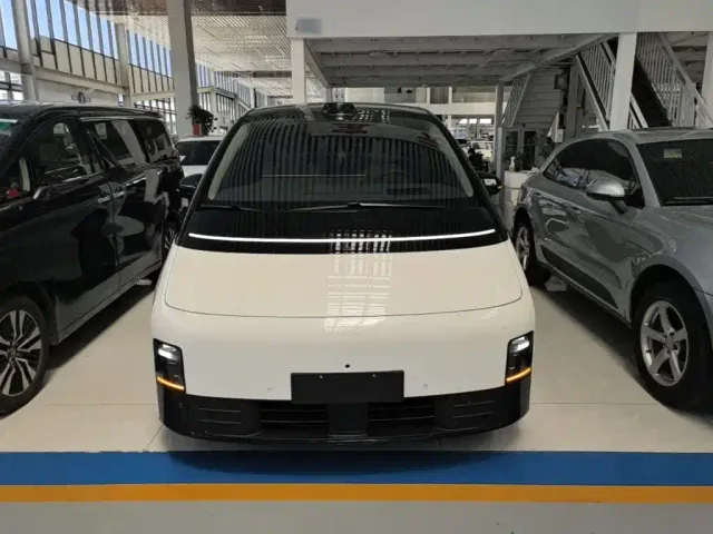 Li Auto MEGA — Фото автомобиля 2