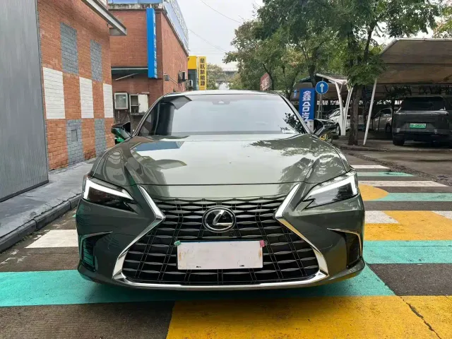 Lexus ES — Фото автомобиля 2
